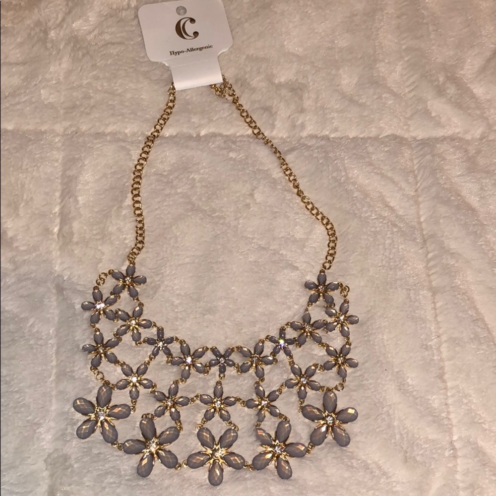 NWT Charming Charlie’s gray/ gold flower necklace